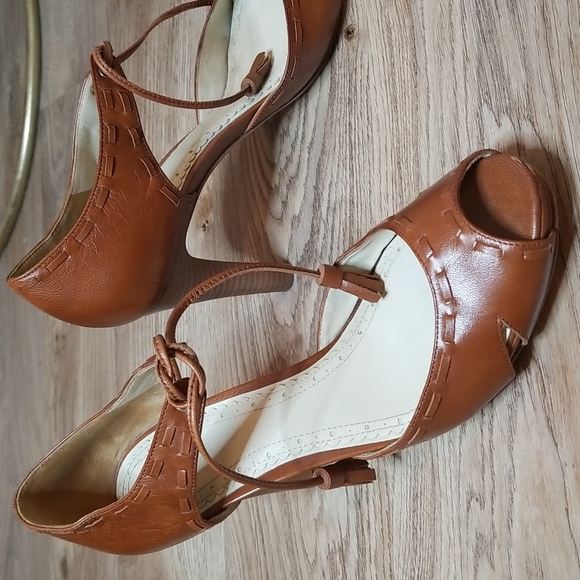 Brooks Brothers Shoes - Brooks Brothers Womens Cognac Leather Tassle Peep Toe Heels Size 8.5